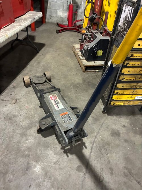 NAPA 10-Ton Floor Jack